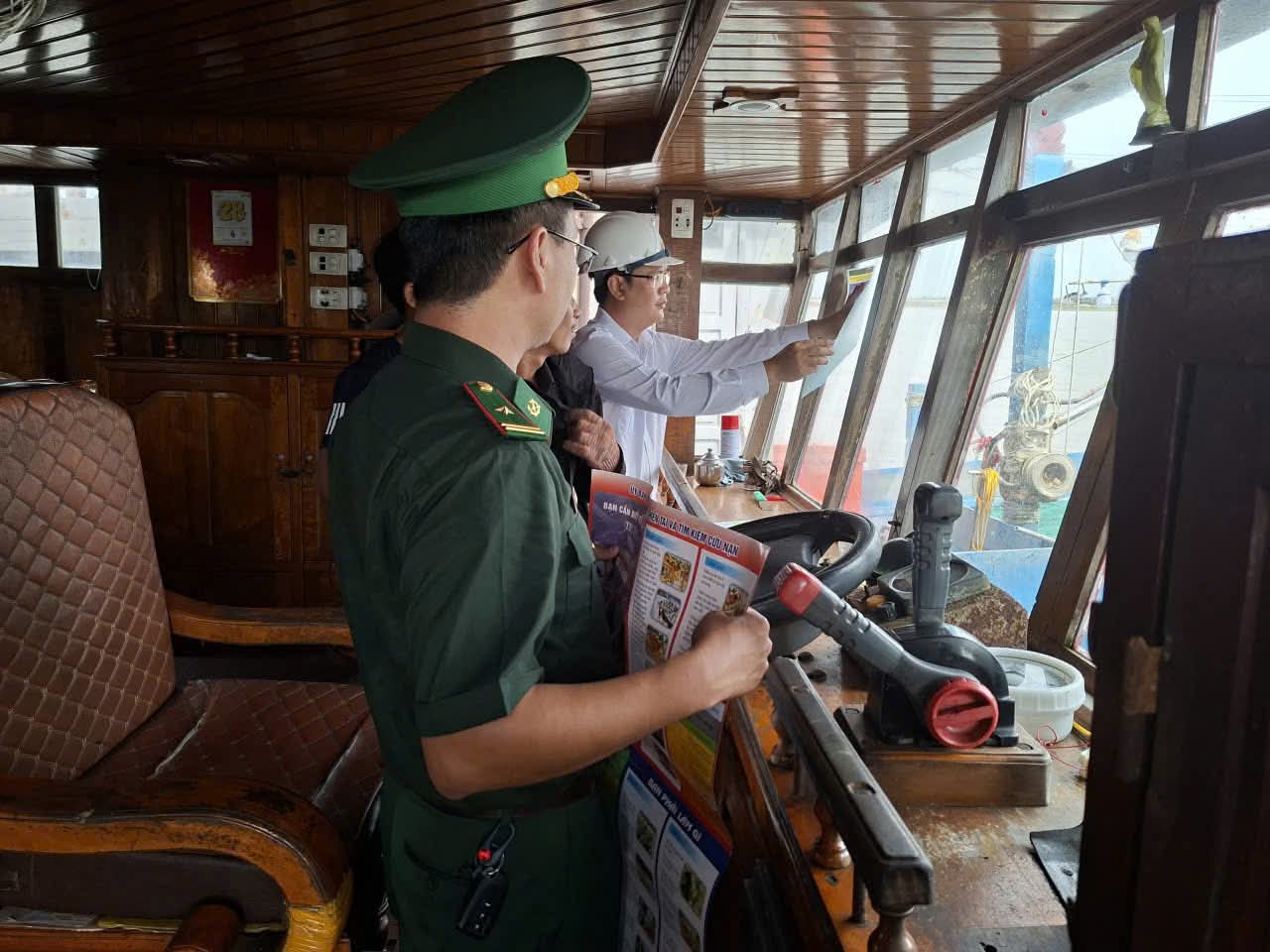 Đồn biên phòng cửa khẩu cảng Hải Thịnh - Bộ đội biên phòng tỉnh Ninh Bình đồng hành cùng ngư dân bám biển