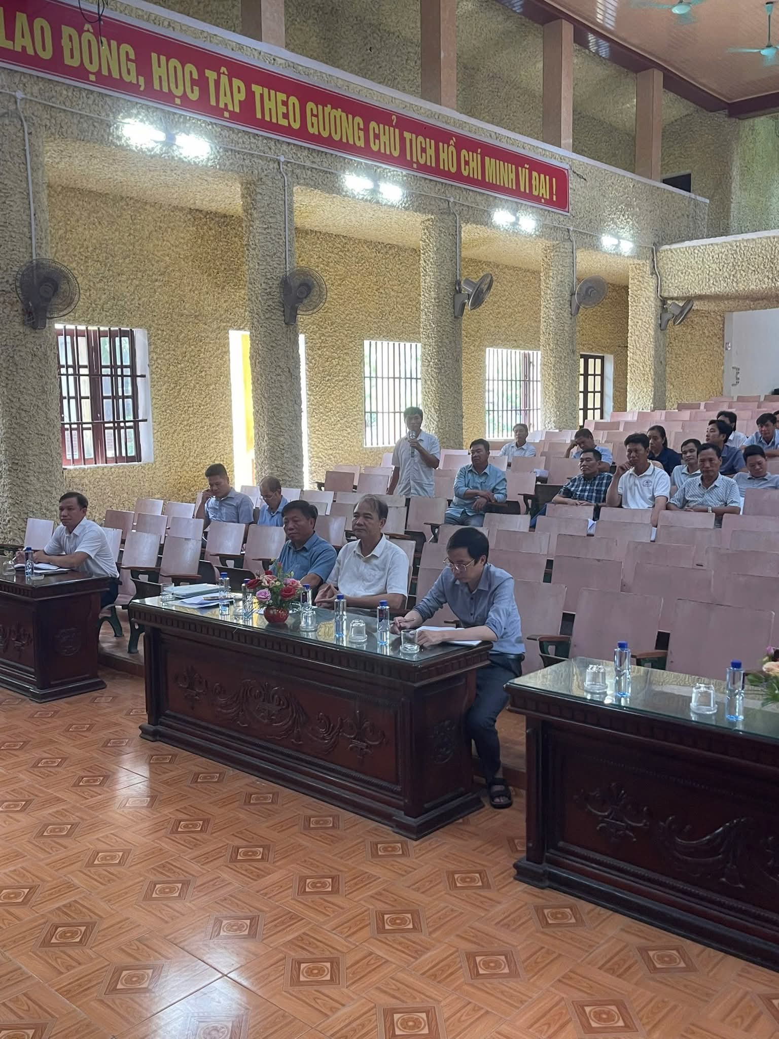 Hội nghị công bố quyết định thành lập ban chỉ đạo và thông qua dự thảo quy chế  thực hiện nếp sống văn minh trong việc cưới, việc tang, xây dựng mồ mả và tổ chức lễ hội 