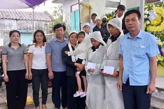 Trường THCS Thịnh Long xã Hải Thịnh, tỉnh Ninh Bình phát động cán bộ, giáo viên, học sinh và phụ huynh học sinh ủng hộ học sinh và phụ huynh học sinh bị ảnh hưởng nặng do bão số 10 