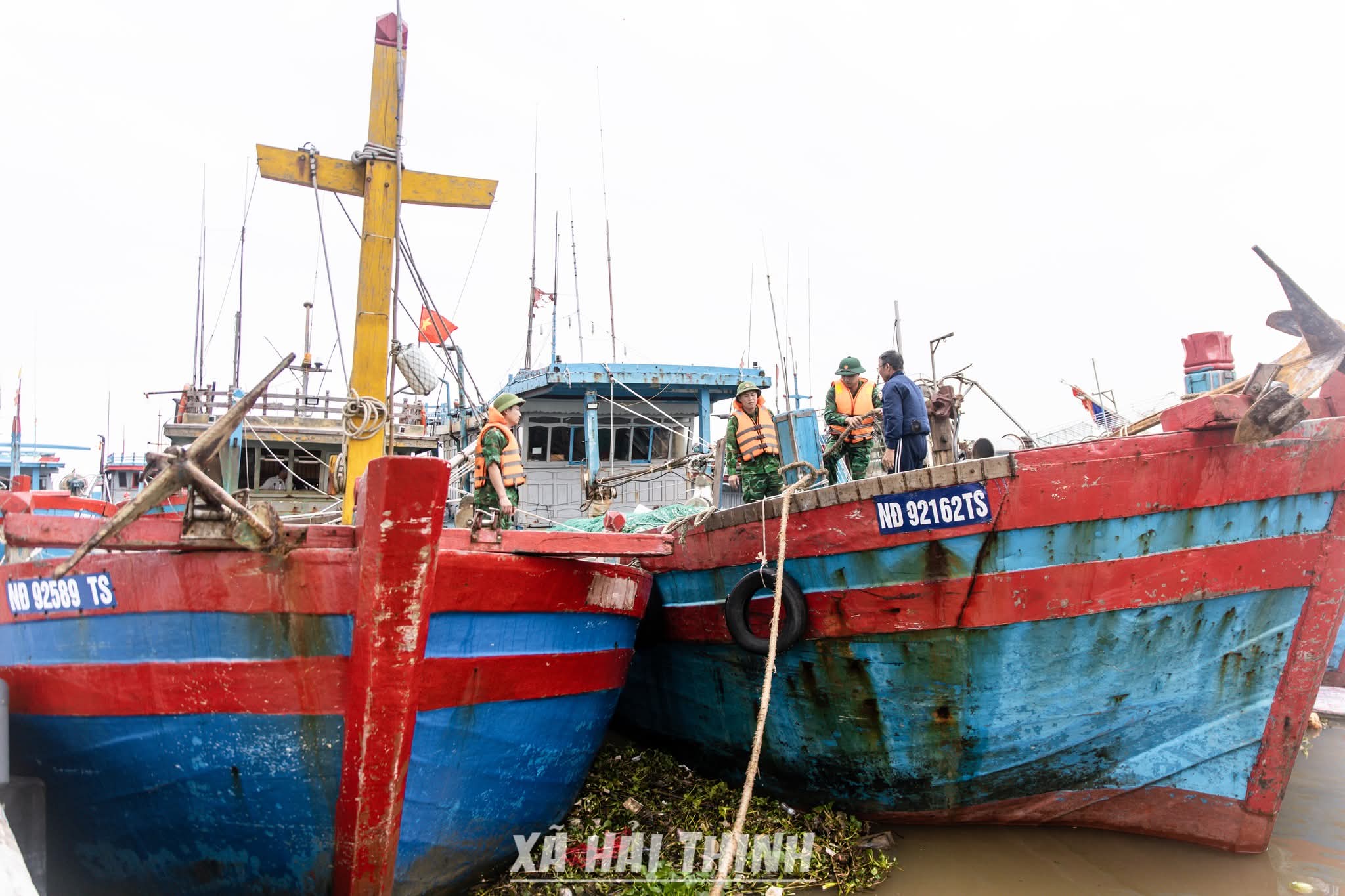 Ban chỉ đạo phòng chống lụt bão tuyên truyền tàu thuyền tránh trú bão an toàn trước khi bão WIPHA đổ bộ